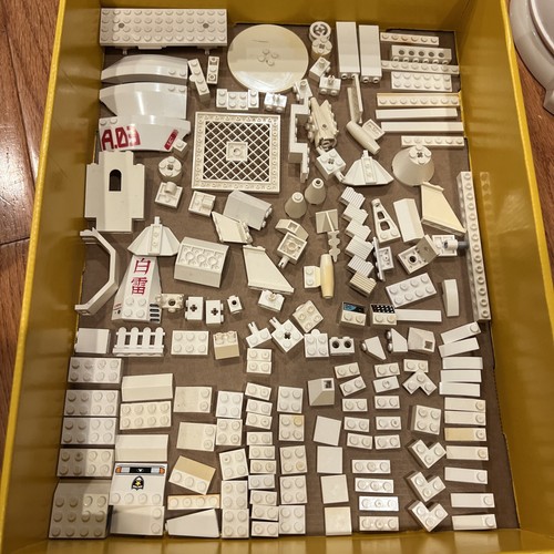 Lego lots 100 pieces white - lego,